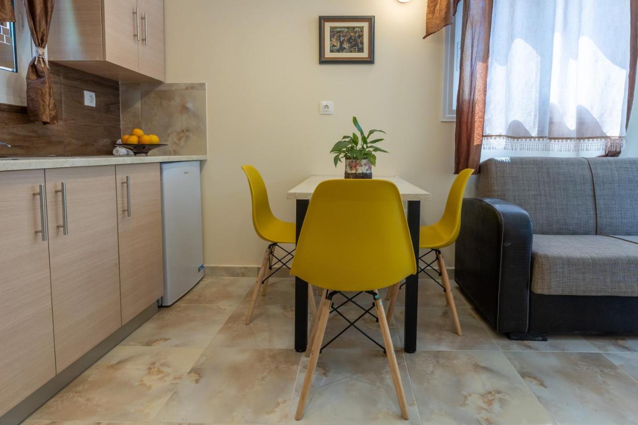 Bougainvillea House With Private Garden كالاماتا المظهر الخارجي الصورة