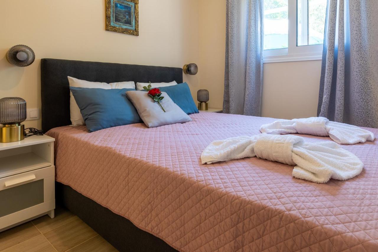 Bougainvillea House With Private Garden كالاماتا المظهر الخارجي الصورة